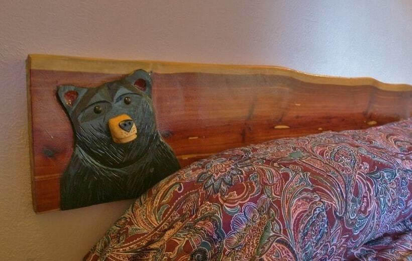 Black Bear Lodge Motel