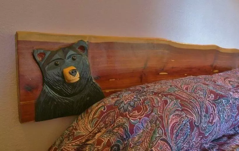 Black Bear Lodge Motel