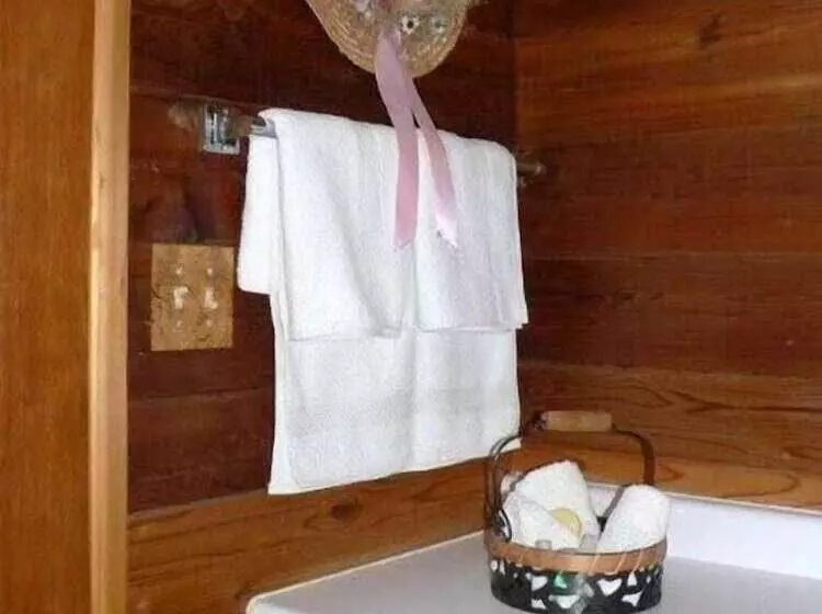 Cedar Song B & B And Cottage