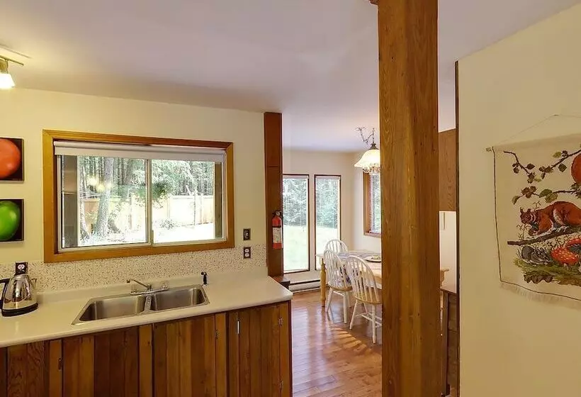 Cedar Song B & B And Cottage