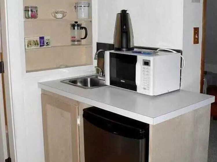 Cedar Song B & B And Cottage