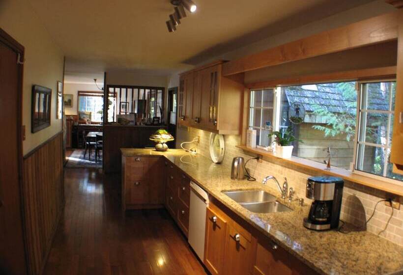 Cedar Song B & B And Cottage