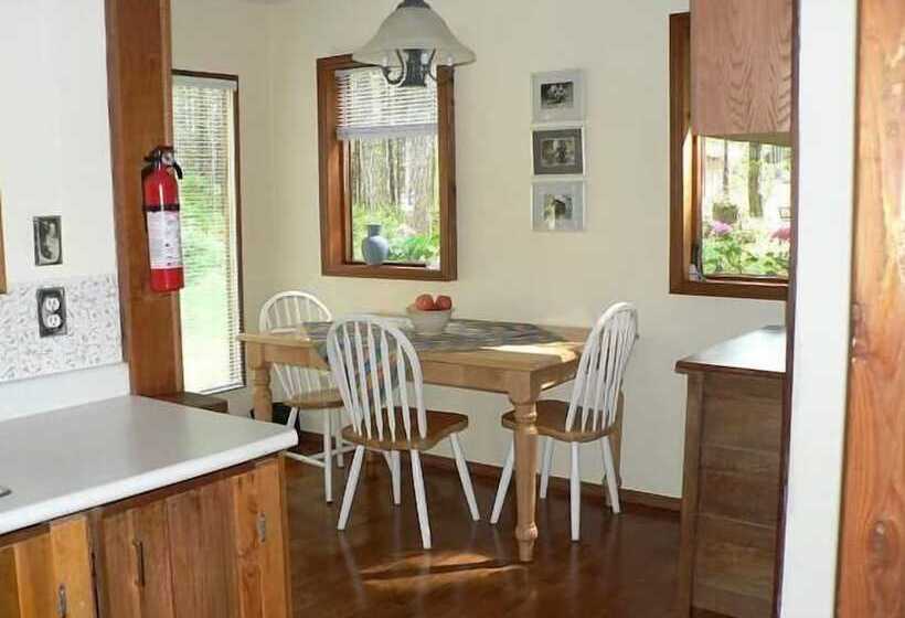 Cedar Song B & B And Cottage