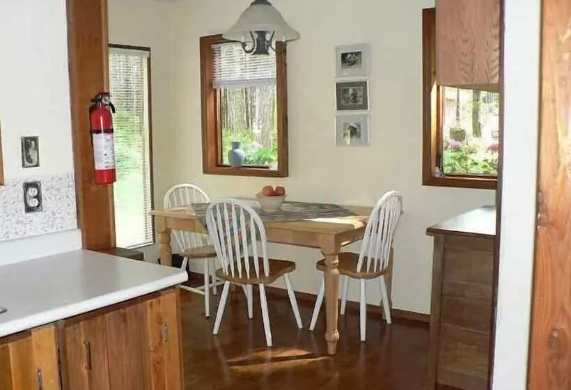 Cedar Song B & B And Cottage