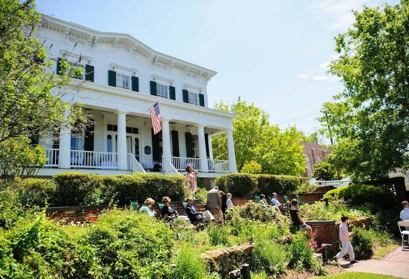 مسافرخانه City Club Of Wilmington