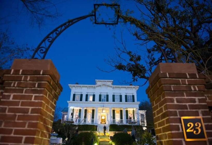 مسافرخانه City Club Of Wilmington