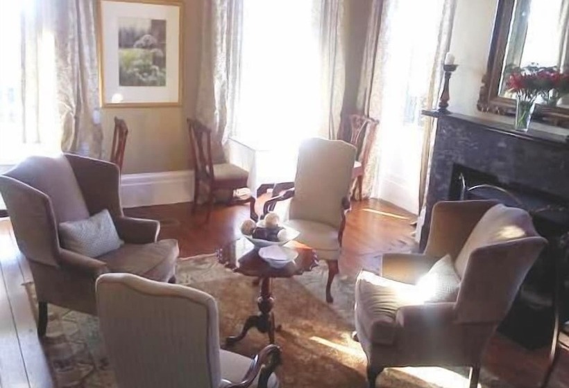 مسافرخانه City Club Of Wilmington