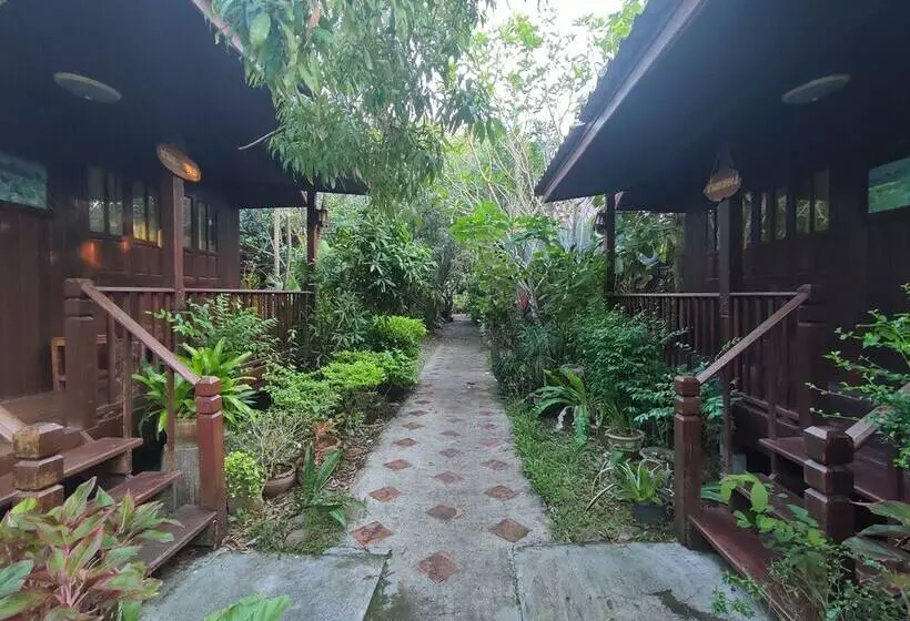 Hotelli Baansuanlynjee Maeklong Resort