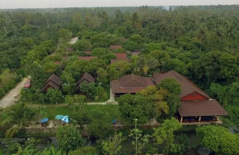 Hotelli Baansuanlynjee Maeklong Resort