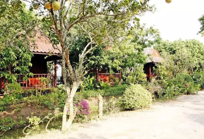 Hotelli Baansuanlynjee Maeklong Resort