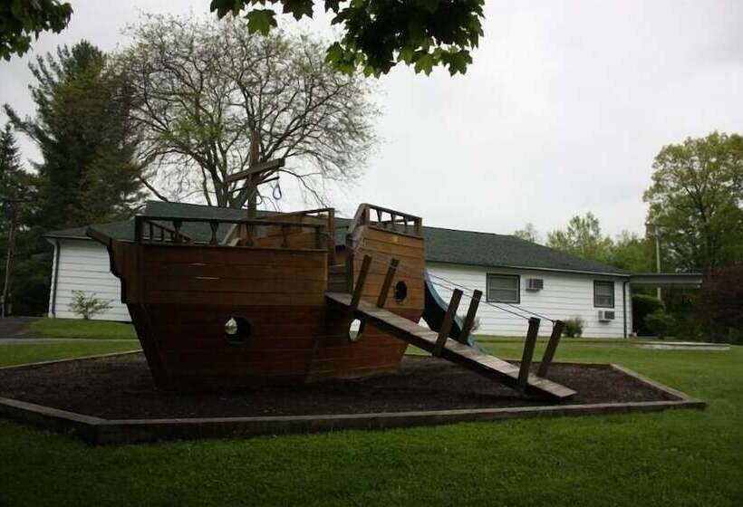 בית מלון כפרי Baumann S Brookside Resort