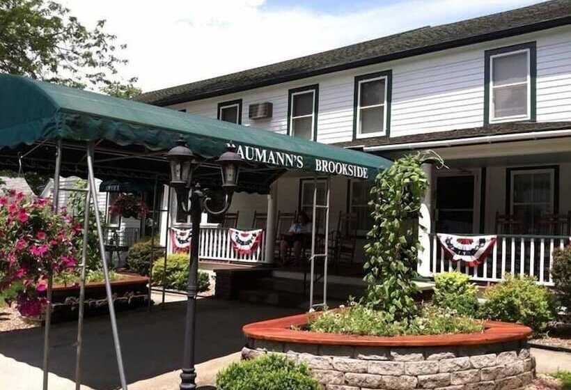 בית מלון כפרי Baumann S Brookside Resort