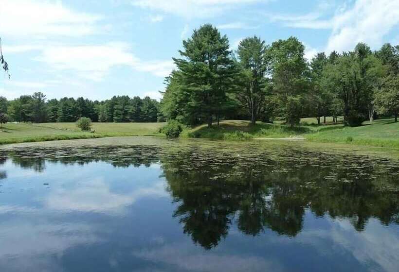 בית מלון כפרי Baumann S Brookside Resort