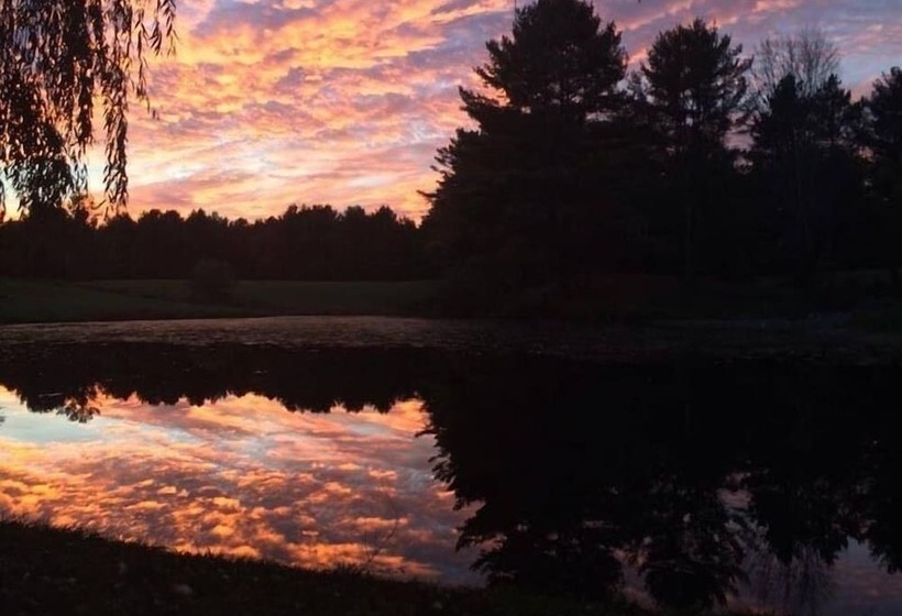 בית מלון כפרי Baumann S Brookside Resort