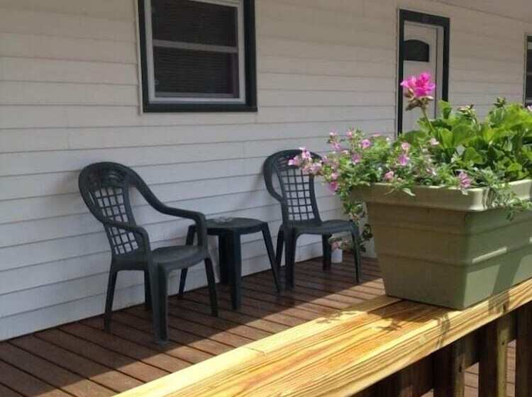 בית מלון כפרי Baumann S Brookside Resort