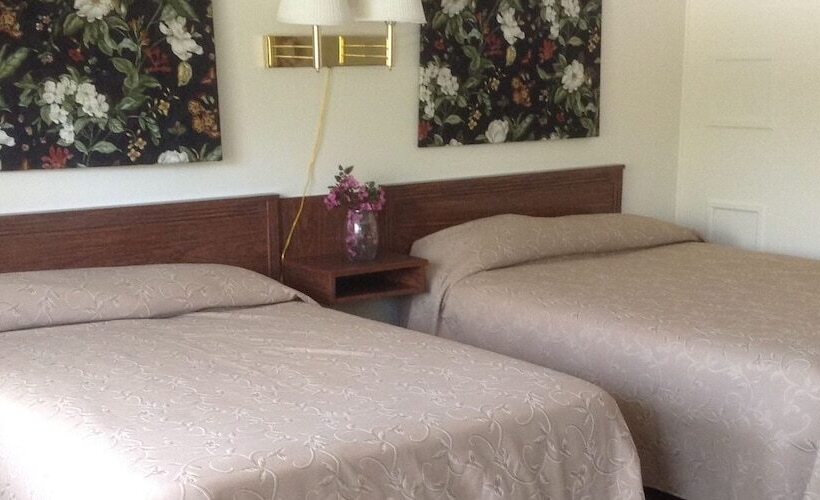 בית מלון כפרי Baumann S Brookside Resort