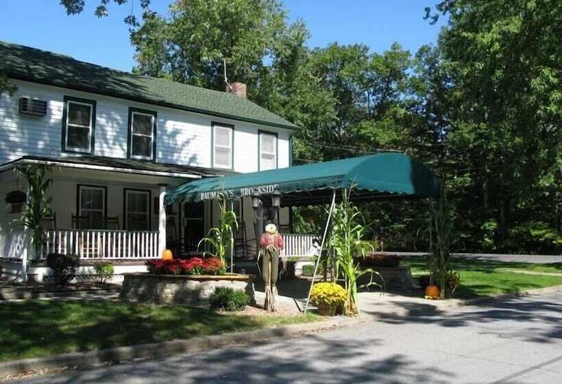 בית מלון כפרי Baumann S Brookside Resort