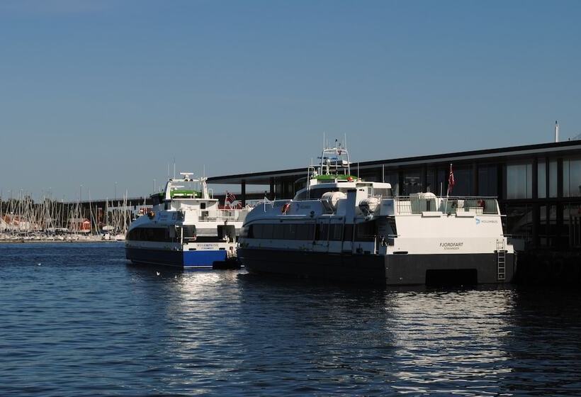 בית מלון כפרי Bjørvika Apartments   Fiskepiren