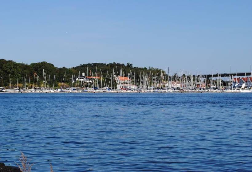 בית מלון כפרי Bjørvika Apartments   Fiskepiren