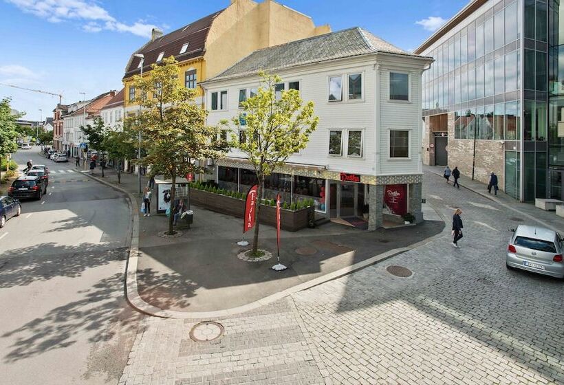 בית מלון כפרי Bjørvika Apartments   Fiskepiren