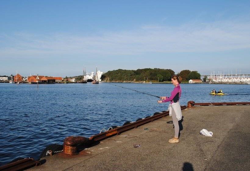 בית מלון כפרי Bjørvika Apartments   Fiskepiren