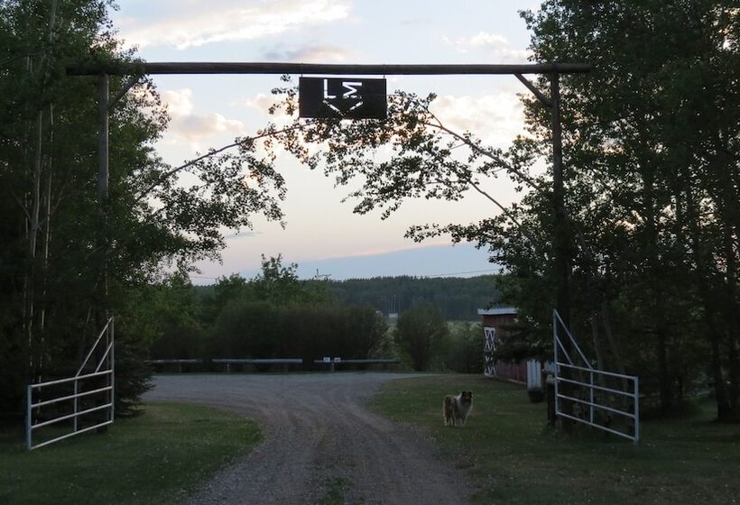 בית מלון כפרי Lazy M Lodge