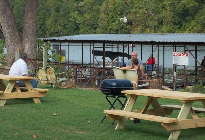 فندق Taneycomo Lakefront Resort