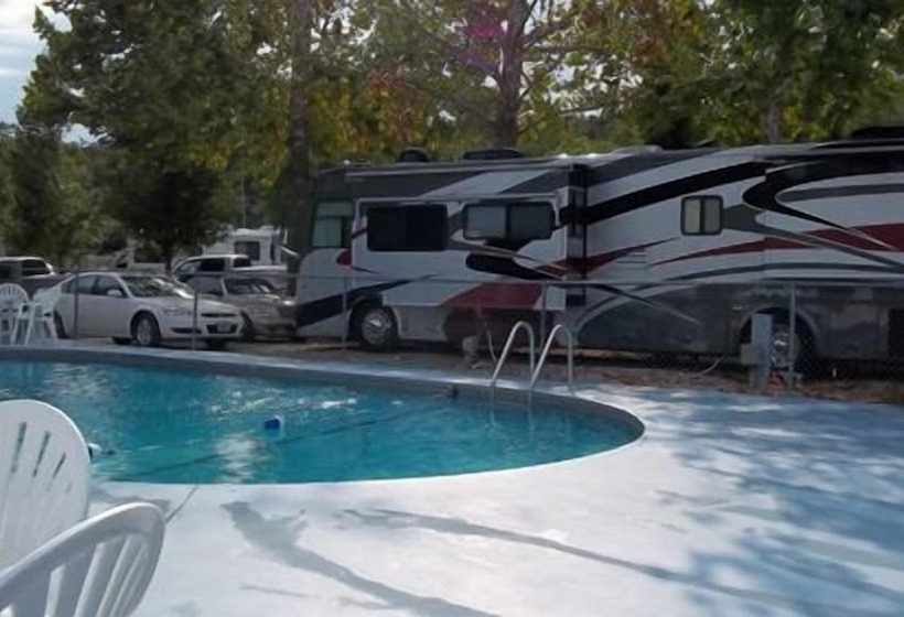 فندق Taneycomo Lakefront Resort