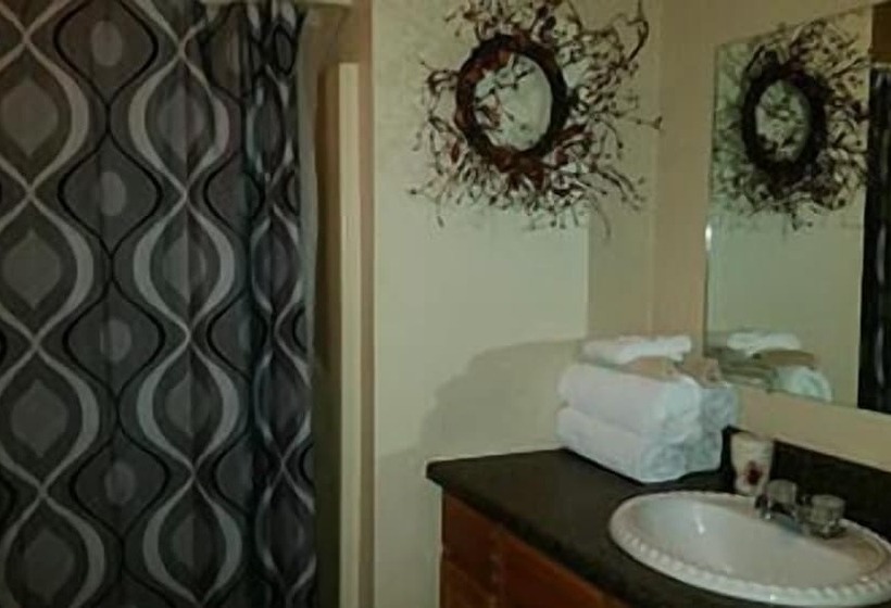 فندق Taneycomo Lakefront Resort