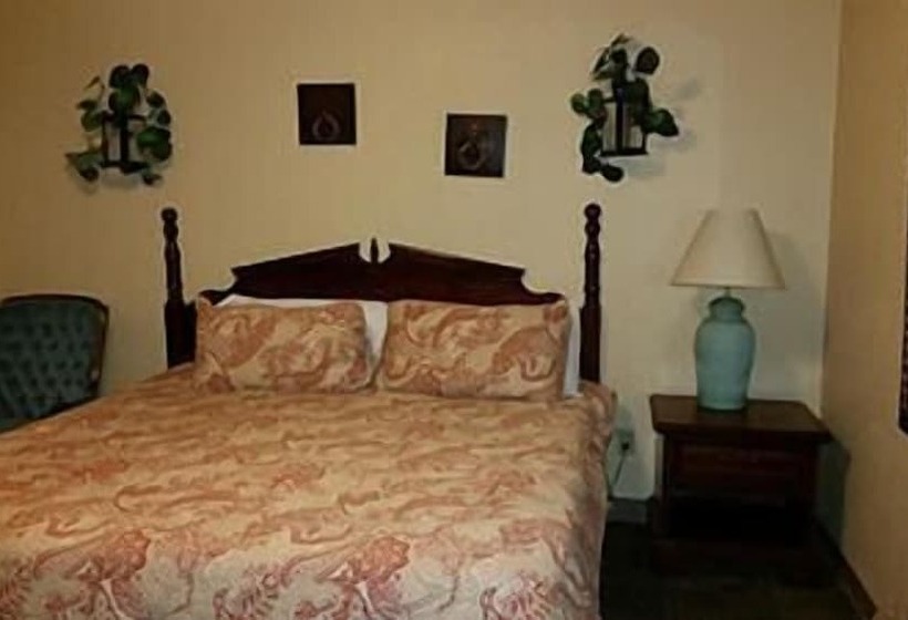 فندق Taneycomo Lakefront Resort