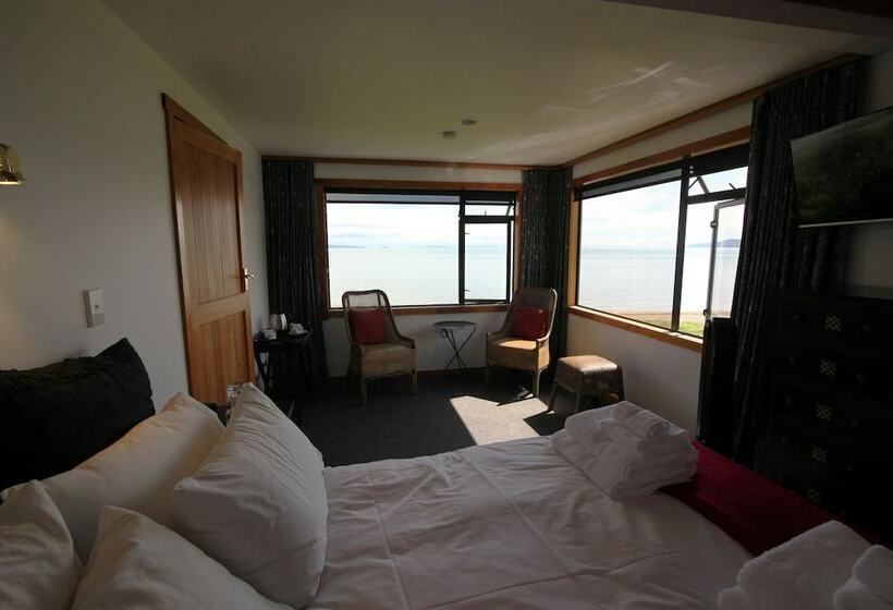 בית מלון כפרי Te Puru Beach Lodge