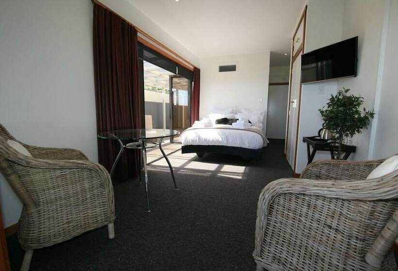 בית מלון כפרי Te Puru Beach Lodge