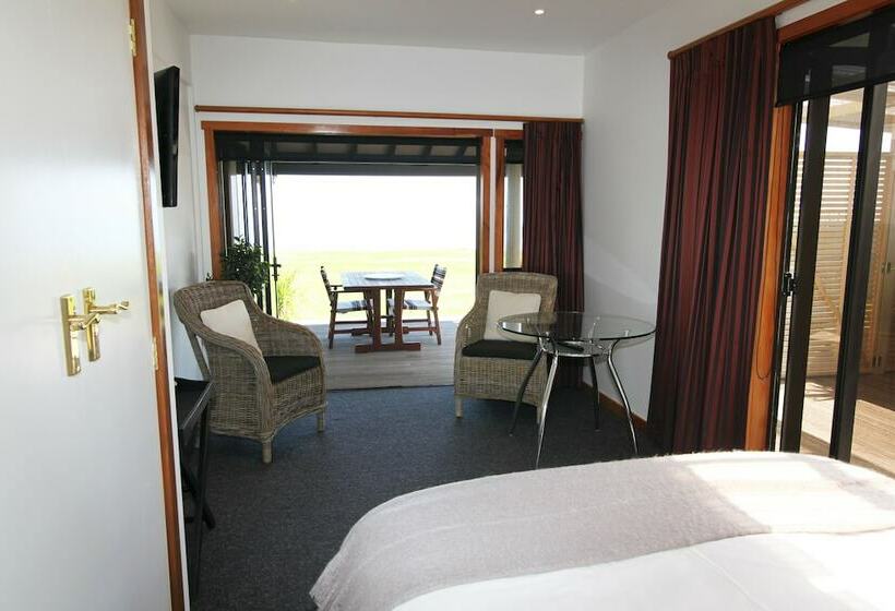 בית מלון כפרי Te Puru Beach Lodge