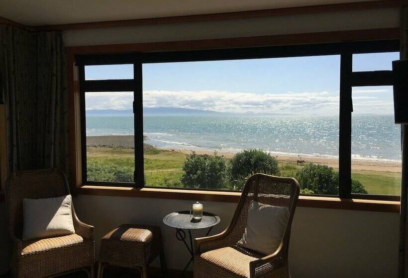 בית מלון כפרי Te Puru Beach Lodge