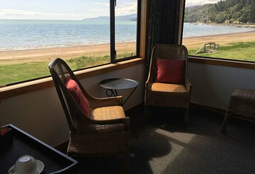 בית מלון כפרי Te Puru Beach Lodge