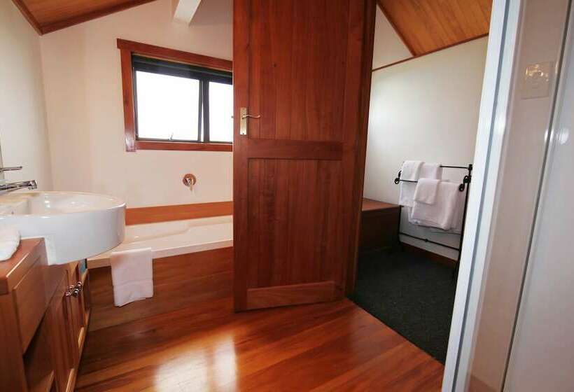 בית מלון כפרי Te Puru Beach Lodge