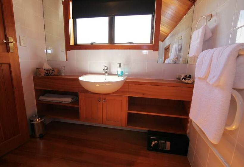 בית מלון כפרי Te Puru Beach Lodge