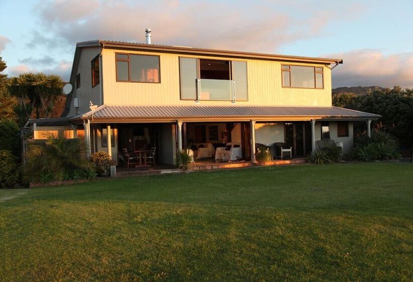 בית מלון כפרי Te Puru Beach Lodge