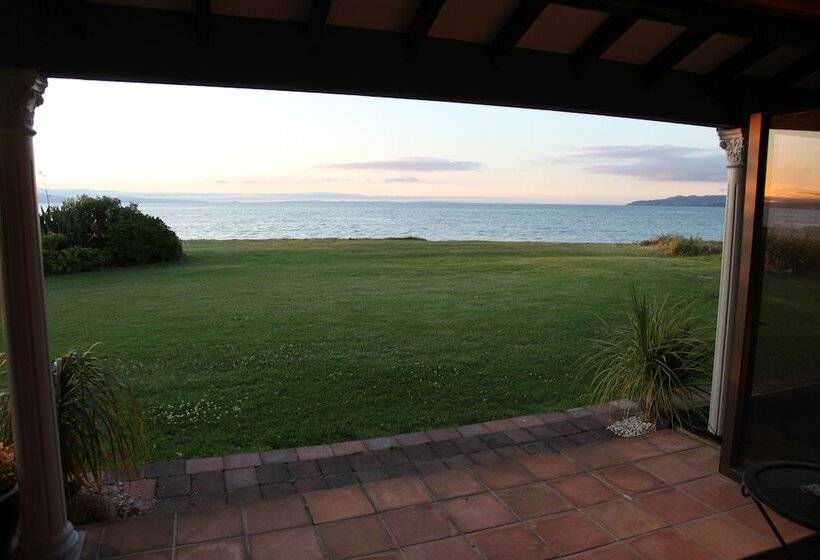 בית מלון כפרי Te Puru Beach Lodge