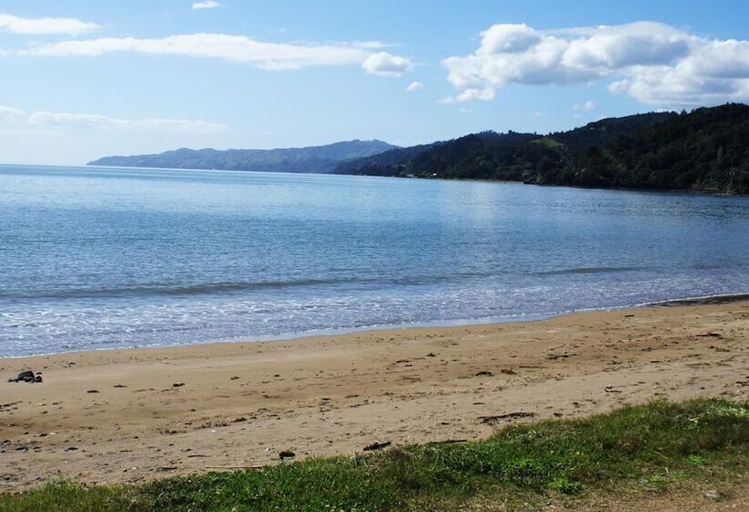 בית מלון כפרי Te Puru Beach Lodge