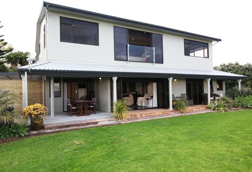 בית מלון כפרי Te Puru Beach Lodge