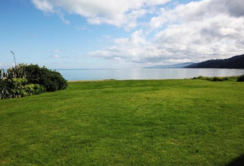 בית מלון כפרי Te Puru Beach Lodge