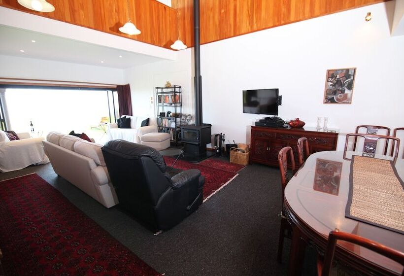 בית מלון כפרי Te Puru Beach Lodge