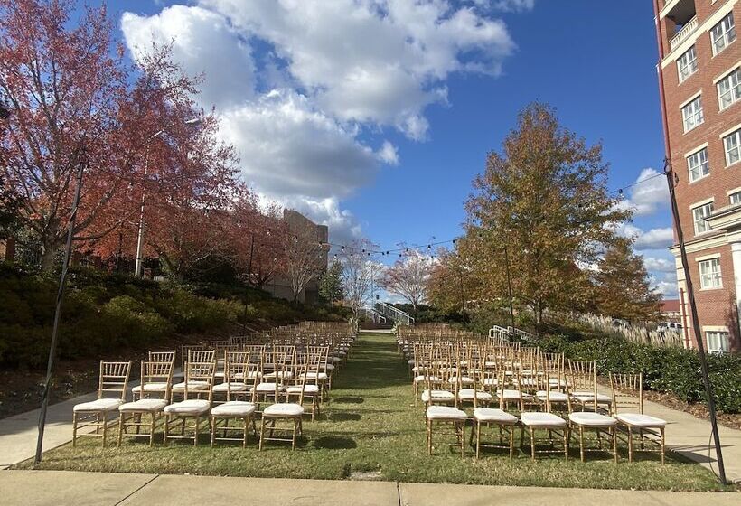 Отель The Inn At Ole Miss