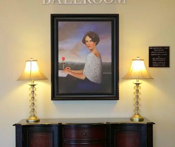 ホテル The Inn At Ole Miss