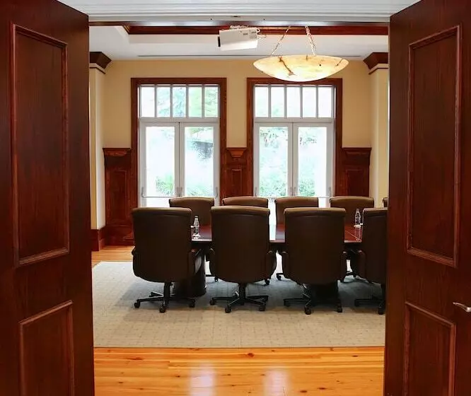 ホテル The Inn At Ole Miss