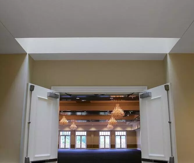 ホテル The Inn At Ole Miss