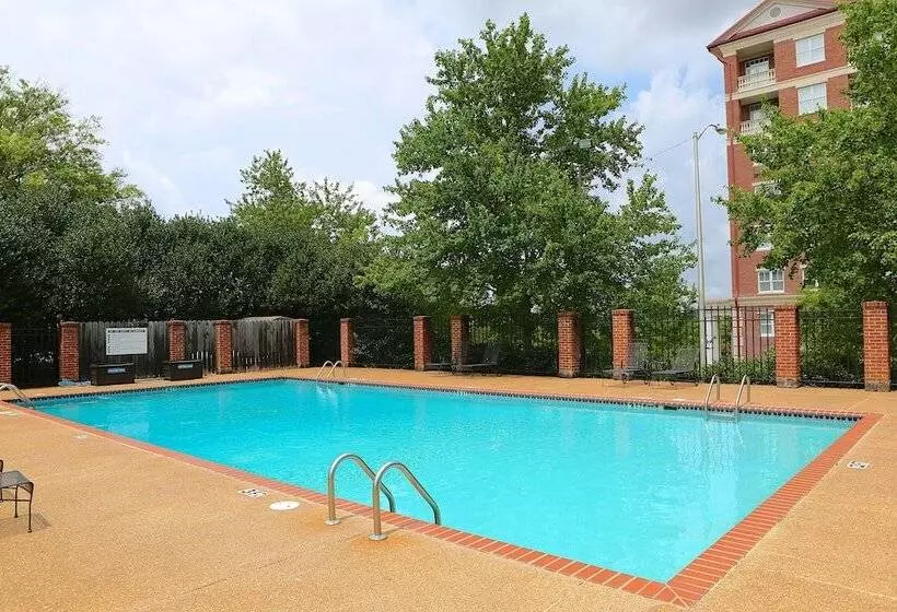 ホテル The Inn At Ole Miss