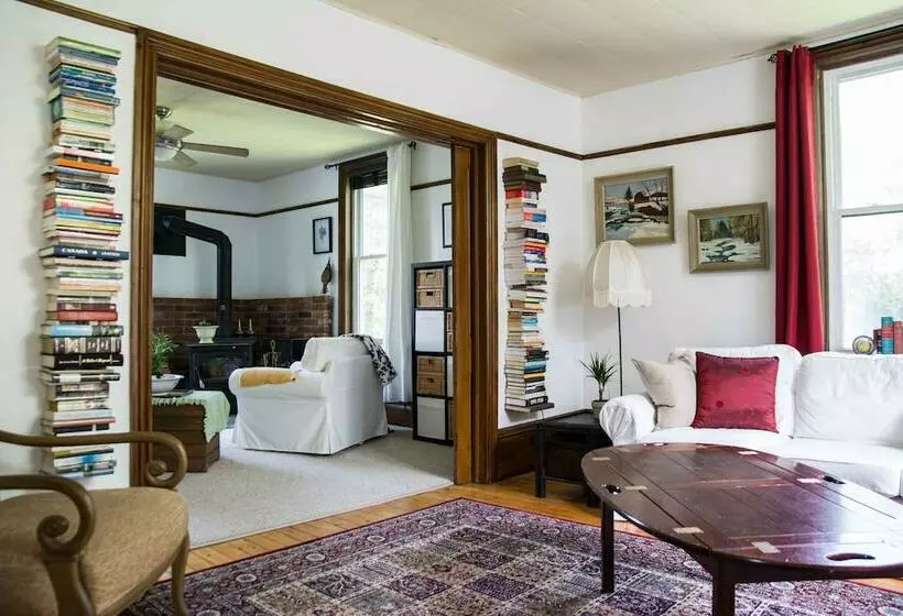 Laura S Bed & Breakfast