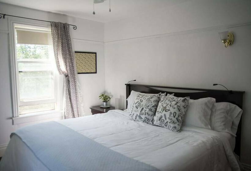 Laura S Bed & Breakfast